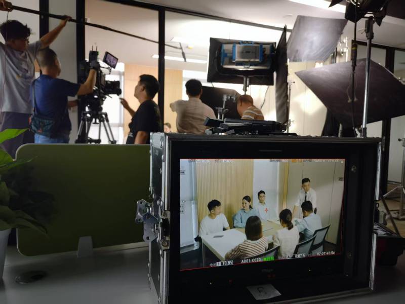 莒县TVC拍摄公司：科技产品视觉化大师，诠释未来感与功能美学